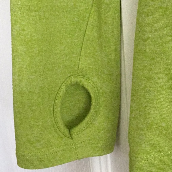 Champions long sleeves sports top - Picture 2 of 4